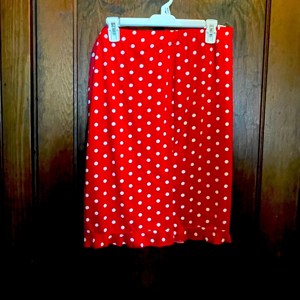 Red and white polka dot mini skirt, with elastic waist band. Size 3 XL.